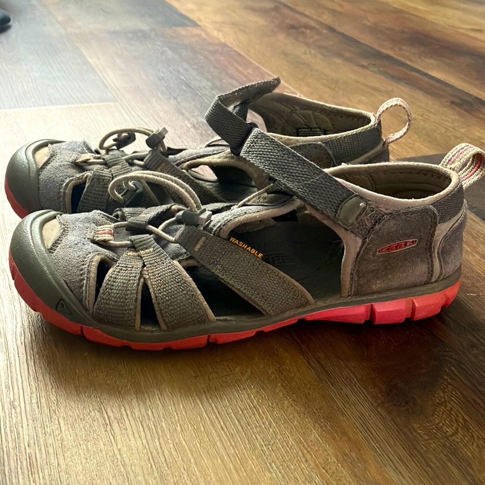 Keen girls sandals size 3.